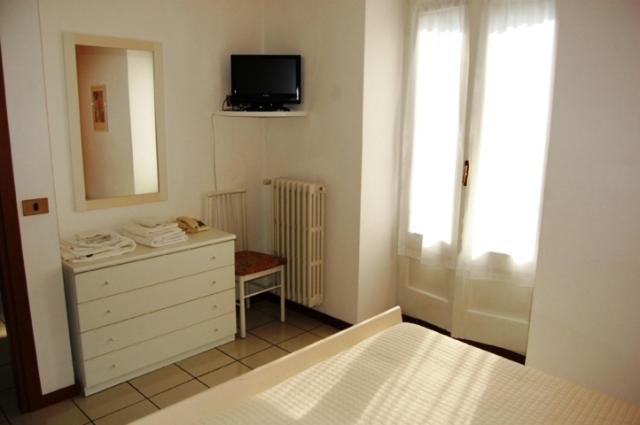 Albergo Del Cacciatore Cremeno Bilik gambar