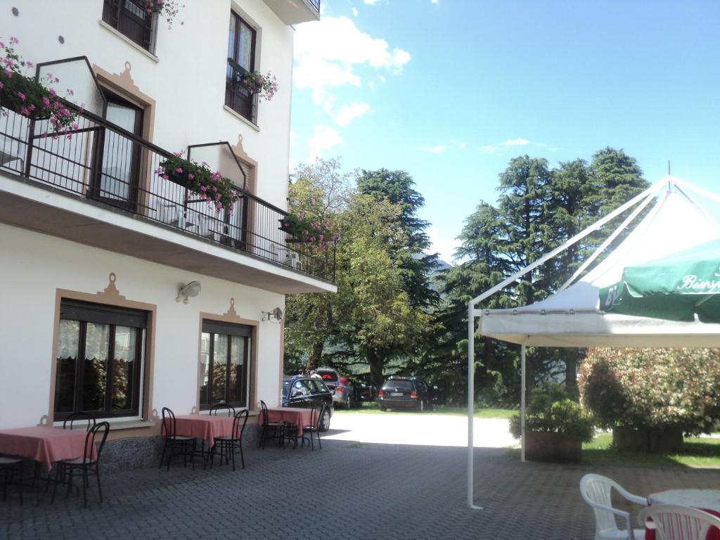 Albergo Del Cacciatore Cremeno Luaran gambar